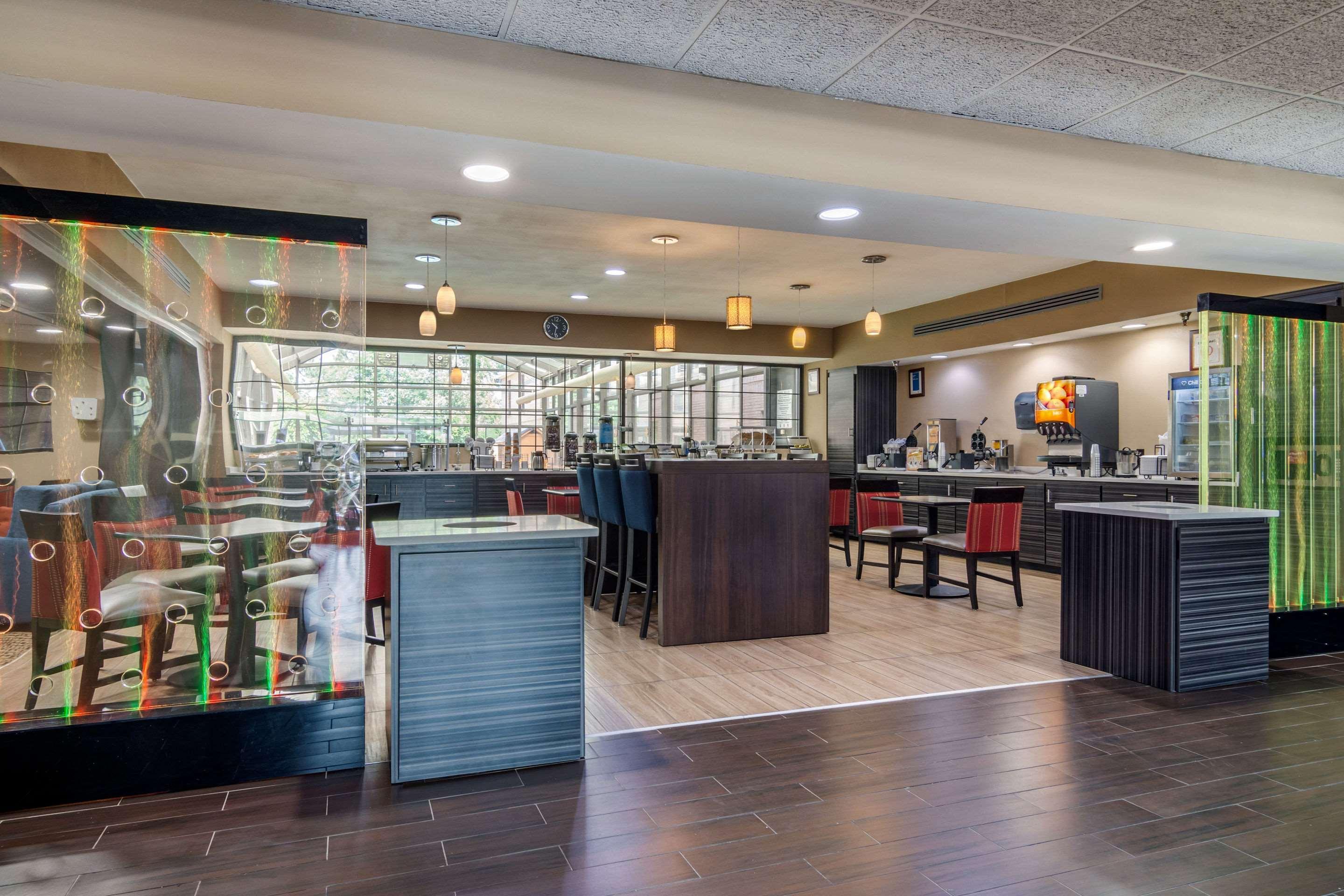 Hotel Comfort & National Fairgrounds Area 2*